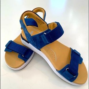 Kizik Women’s Pisa 6.5M Blue Sandals Adjustable Straps Leather Upper Step In NEW